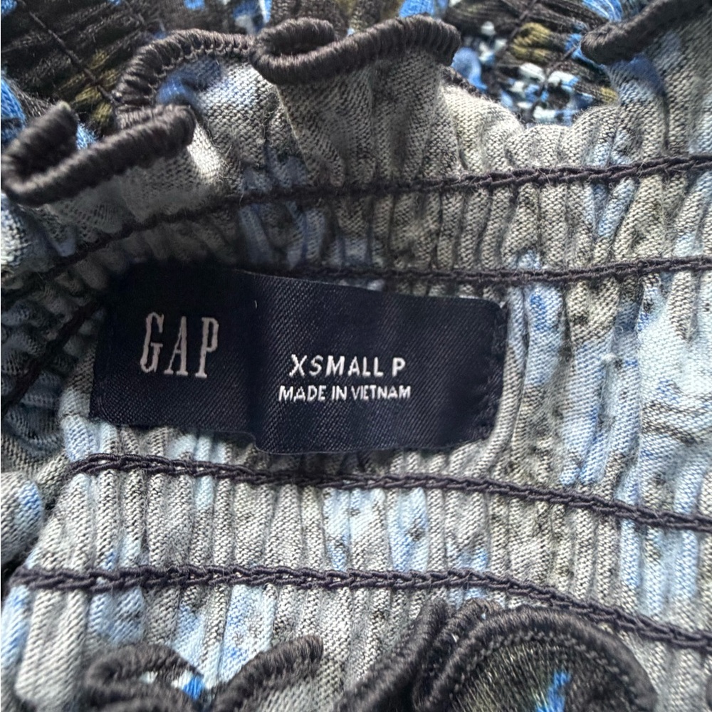 Gap Petites Smocked Sleeveless Top Size XSP - Picture 3 of 3